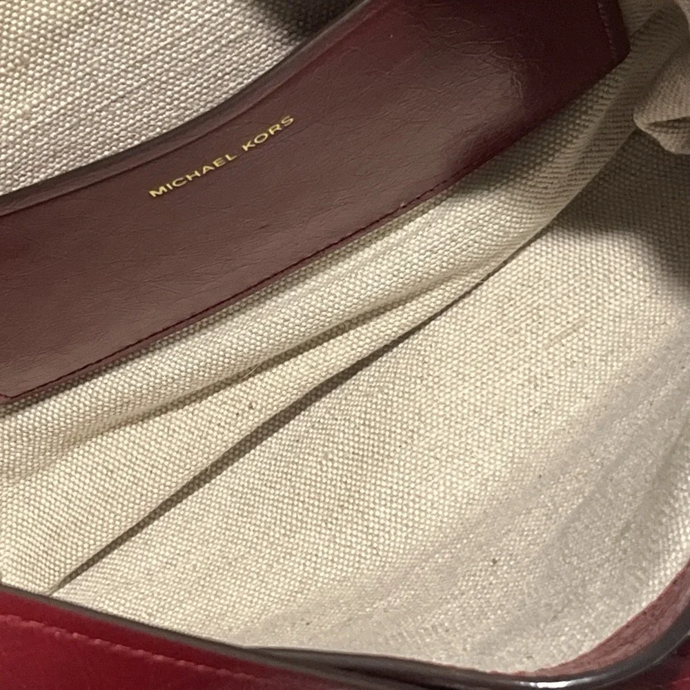 Michael Kors DARRINGTON Large Crackled  Leather Shoulder Bag In Deep Red